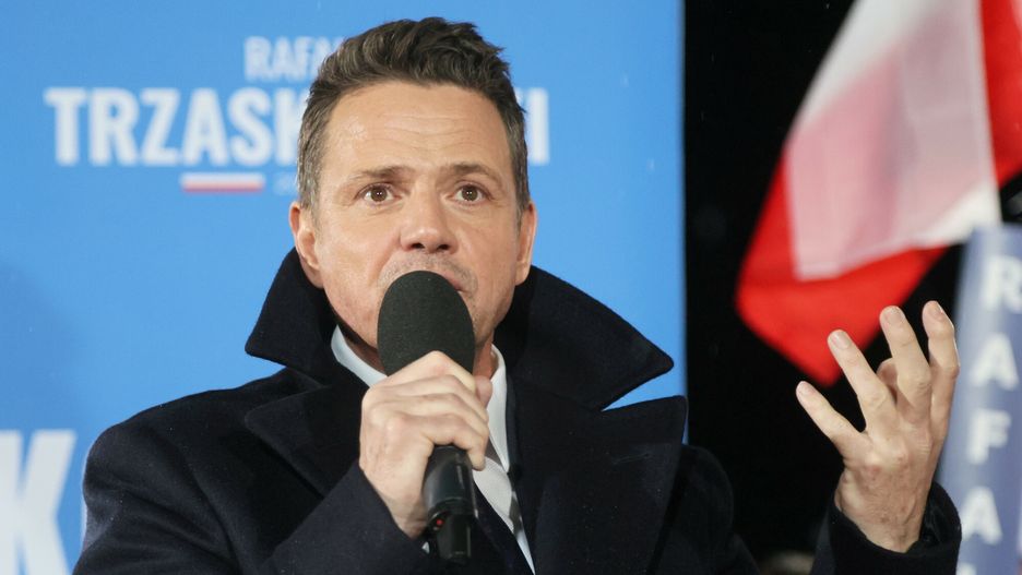 Debaty w Ko?skich
Fot. Wojciech Olkusnik/East News, 11.04.2025. Prezydencka kampania wyborcza. Debata przedwyborcza w Konskich, w miejscowej hali gimnastycznej. Sztab kandydata KO Rafala Trzaskowskiego zaprosil do debaty kontrkandydata - Karola Nawrockiego (PiS). Spotkanie maja transmintowac trzy ogolnopolskie telewizje. Chec udzialu w debacie zglosili tez inni kandydaci.
N/z: Rafal Trzaskowski na wiecu pod debacie
Wojciech Olkusnik