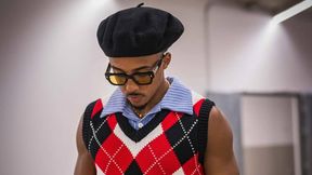 Poznajecie? To nie artysta czy projektant mody. Gra z Lewandowskim