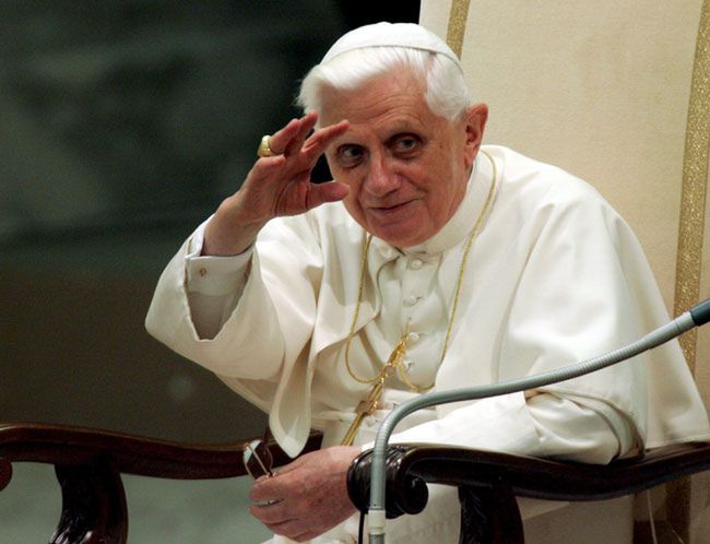 Pierwsze takie zdarzenie w dziejach papiestwa - Benedykt XVI przerywa milczenie