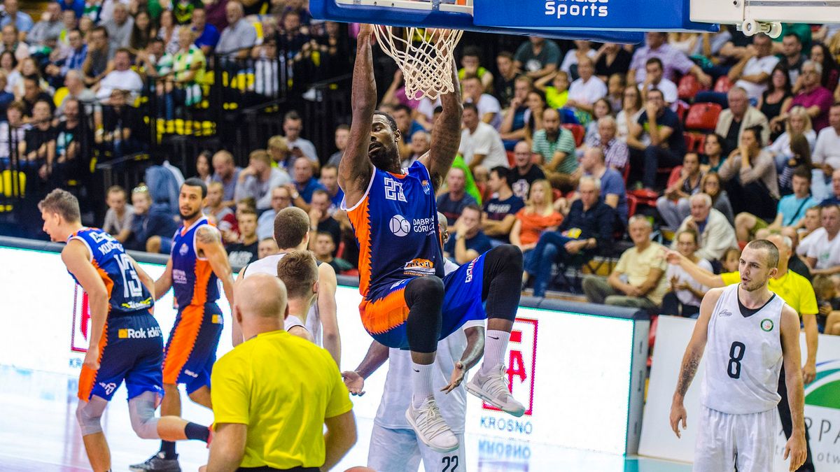 Zdjęcie okładkowe artykułu: WP SportoweFakty / Karol Słomka / Na zdjęciu: D.J. Shelton w efektownym wsadzie