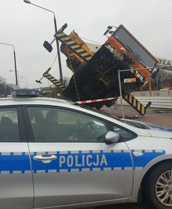 Świdnik. O krok od tragedii na budowie. Dźwig runął na pracowników