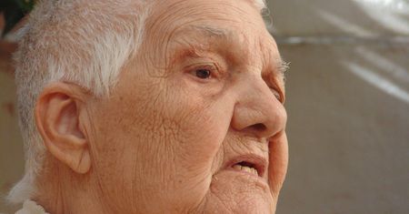 Renta chorobowa po 50. roku życia. Komu przysługuje i ile wynosi w 2025 r.?