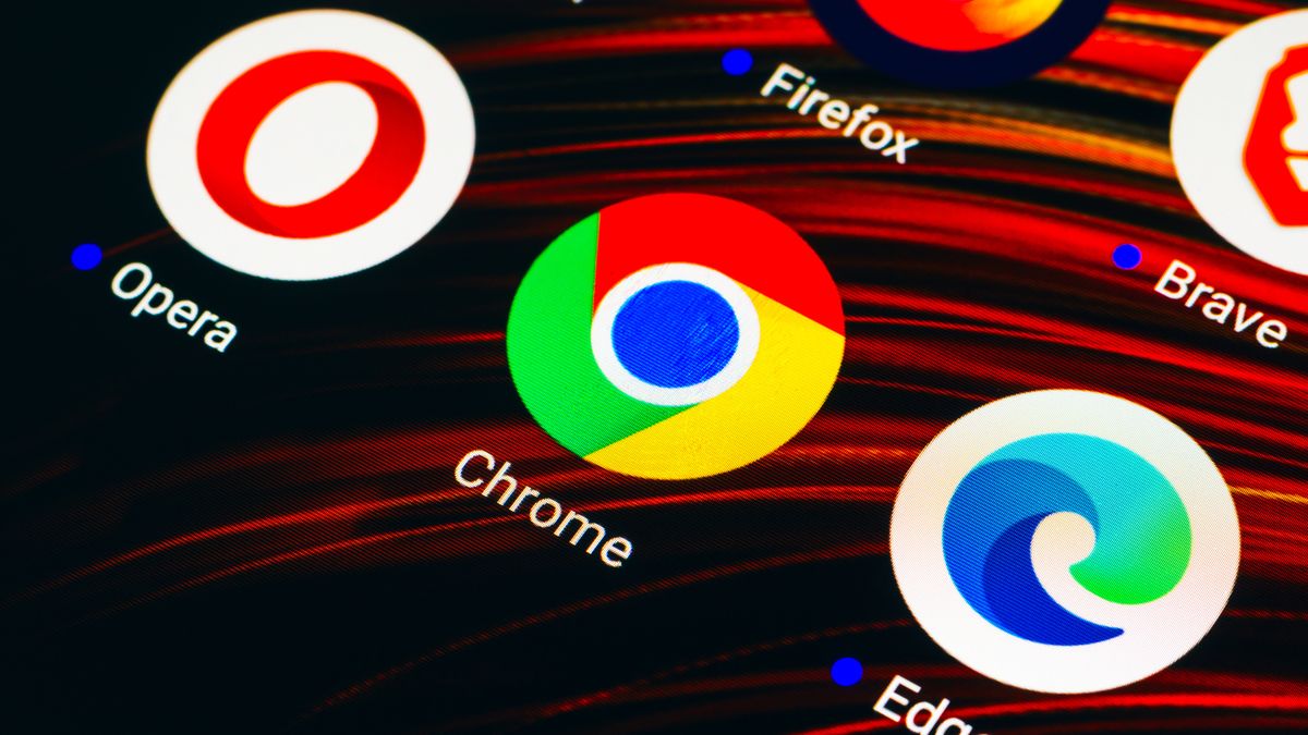 BRAZIL - 2022/03/31: In this photo illustration the Vivaldi, Firefox, Brave, Opera, Google Chrome and Microsoft Edge app icons seen displayed on a smartphone screen. (Photo Illustration by Rafael Henrique/SOPA Images/LightRocket via Getty Images)