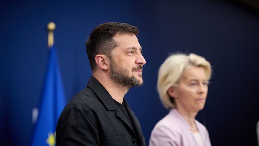 BRUSSELS, BELGIUM - AUGUST 17: (----EDITORIAL USE ONLY - MANDATORY CREDIT - 'UKRAINIAN PRESIDENCY / HANDOUT' - NO MARKETING NO ADVERTISING CAMPAIGNS - DISTRIBUTED AS A SERVICE TO CLIENTS----) Ukrainian President Volodymyr Zelenskyy (L) and European Commission President Ursula von der Leyen (R) hold a joint press conference in Brussels, Belgium on August 17, 2025. (Photo by Ukrainian Presidency / Handout/Anadolu via Getty Images)