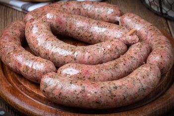 Mój dziadek robi taką białą kiełbasę na każdą Wielkanoc. Zero chemii, pełnia smaku