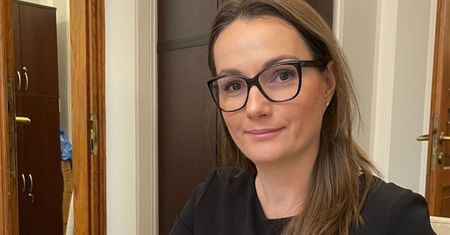 O pierwszym małżeństwie posłanka woli zapomnieć. Rozwód był burzliwy