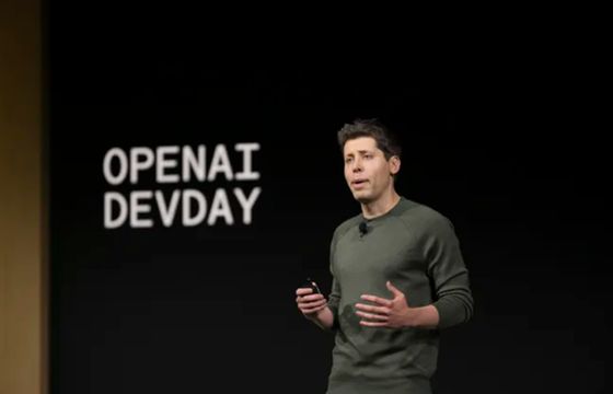OpenAI prowadzi rozmowy w sprawie powrotu zwolnionego szefa Sama Altmana