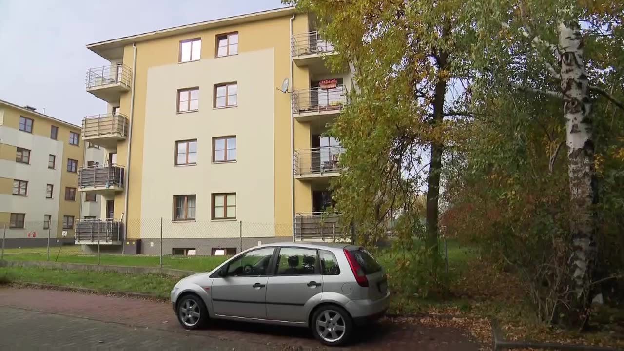 Żołnierz uratował dziewczynkę z pożaru, sam został poparzony.