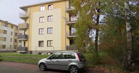 Żołnierz uratował dziewczynkę z pożaru, sam został poparzony.