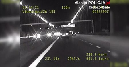 Jechał 245 kilometrów na godzinę. Został ukarany mandatem w wysokości 500 zł i 10 punktami karnymi.