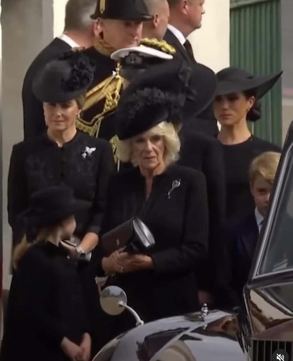 Księżniczka Charlotte wymieniła spojrzenia z Meghan Markle na pogrzebie królowej
