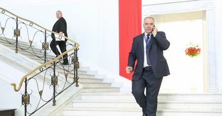 Platforma chce oddać pieniądze z PIT samorządom. PiS: To byłby koniec programów społecznych