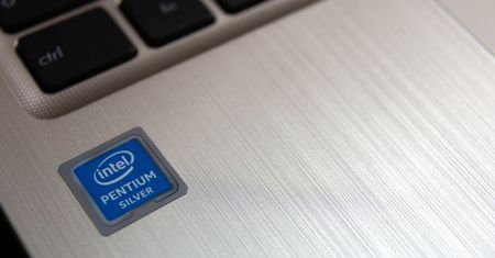 Intel i kolejny już błąd wykryty w procesorach. Trzeba łatać przeglądarki