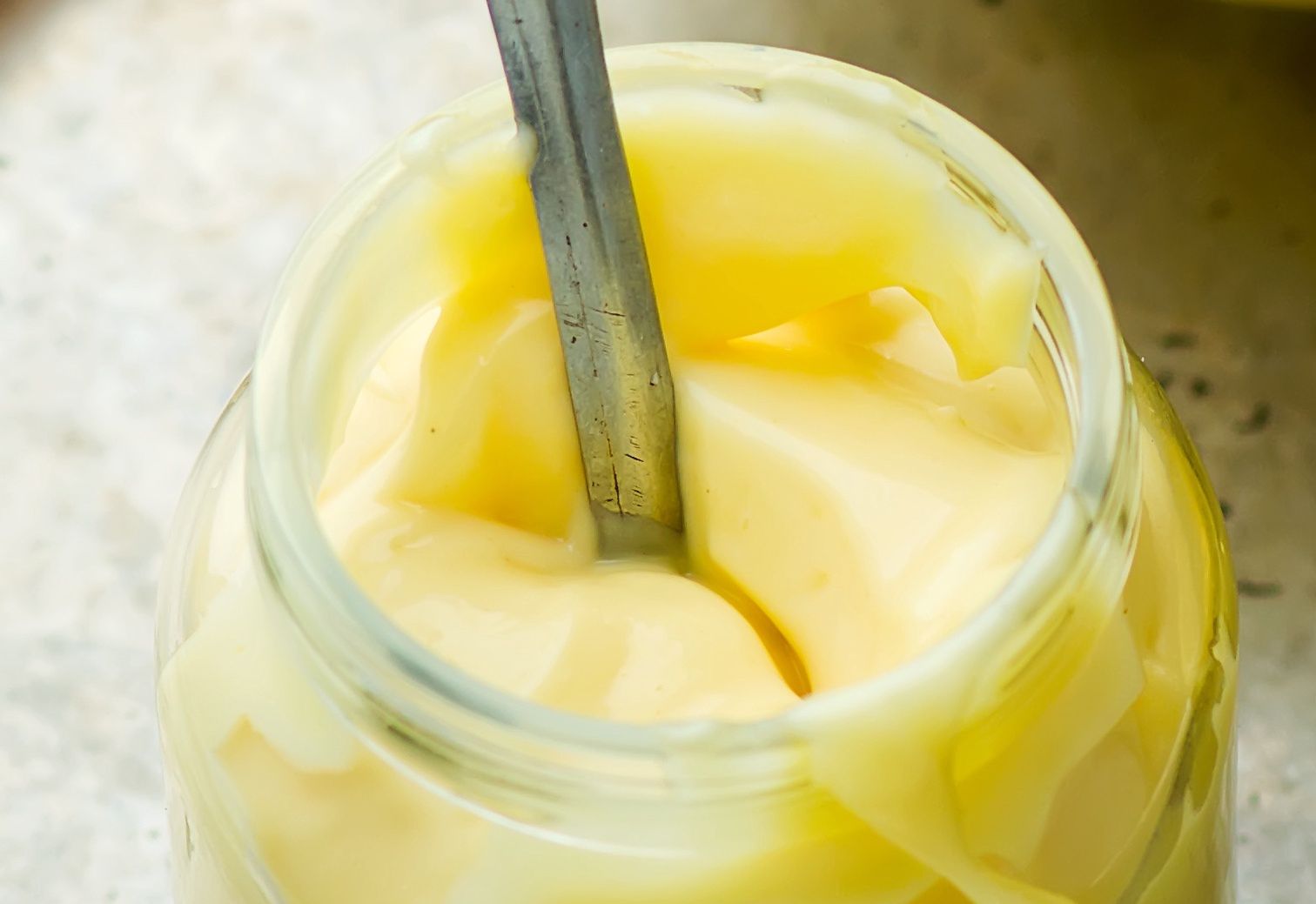 Taki majonez nie nadaje się do jajek i sałatek. Zanim wyrzucisz, zrób jedną rzecz