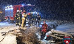 Łowicz. Porsche Cayenne wylądowało w stawie