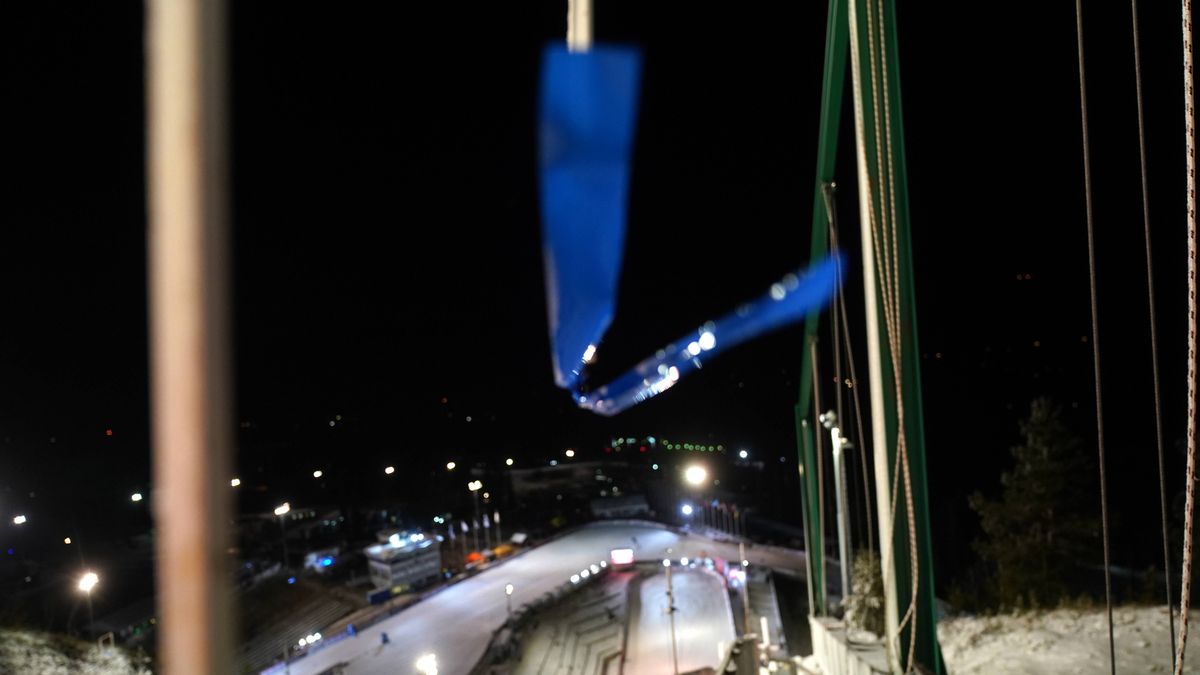 Newspix / TOMASZ MARKOWSKI / Na zdjęciu: wskaźnik wiatru na skoczni Rukatunturi