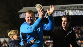 Jadł placek podczas meczu z Arsenalem. Wayne Shaw został zawieszony!