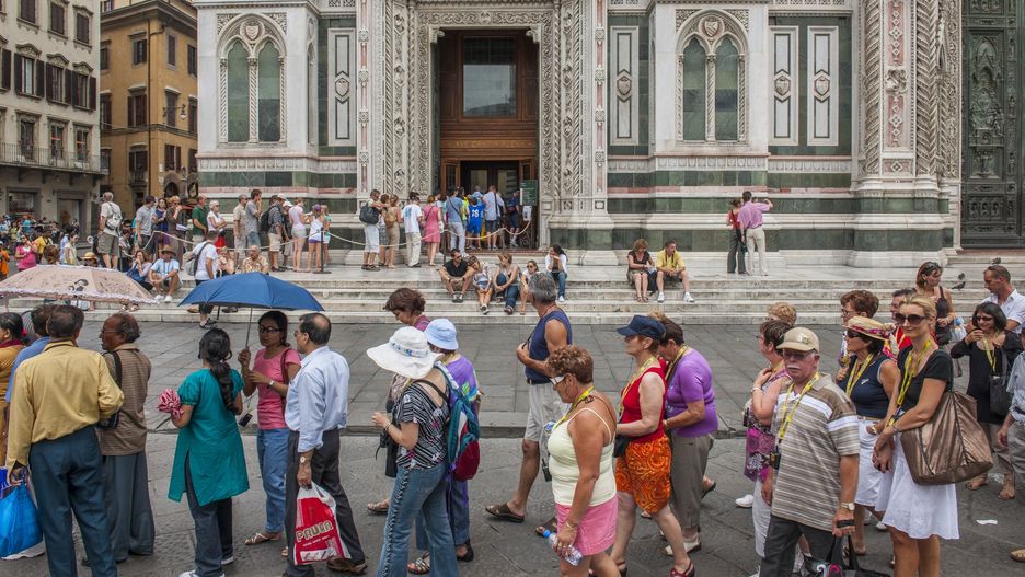Turyści masowo zbierają mandaty w centrum Florencji 