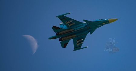 Su-34 w locie. Jego ładunek to koszmar Ukraińców