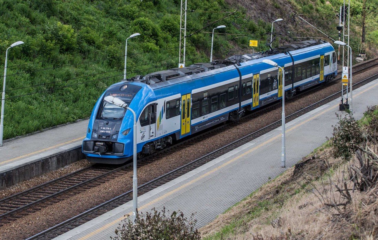 Śląsk. Opóźnienia pociągów do Oświęcimia po uszkodzeniu sieci trakcyjnej