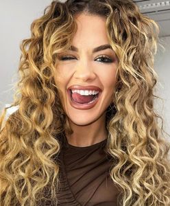 Włożyła prześwitującą sukienkę. Rita Ora w formie