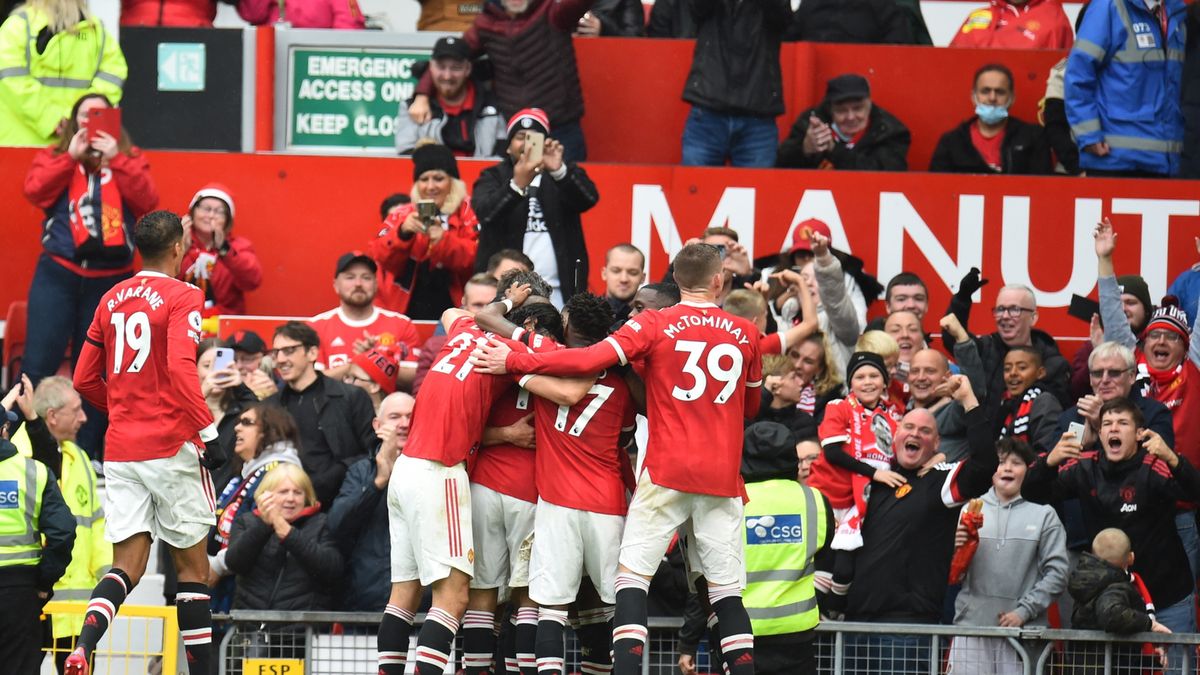 Zdjęcie okładkowe artykułu: PAP/EPA / Peter Powell / Na zdjęciu: radość piłkarzy Manchesteru United