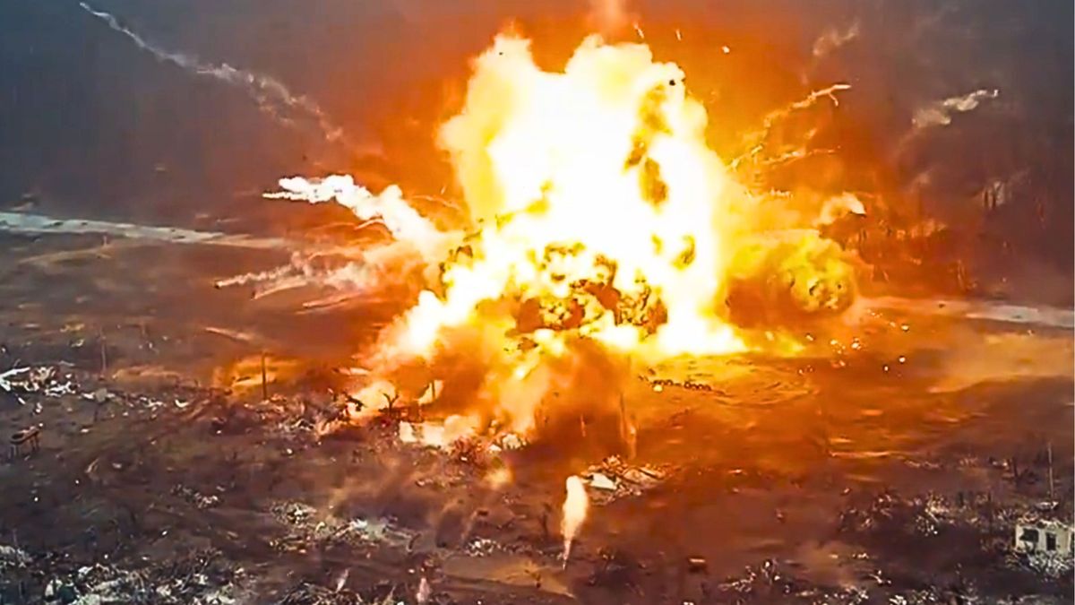 Zniszczenie rosyjskiego czołgu przez ukraińskiego drona