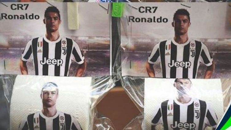 Zdjęcie okładkowe artykułu: Twitter / twitter.com/canteratv_ / Na zdjęciu: papier toaletowy ze zdjęciem Cristiano Ronaldo