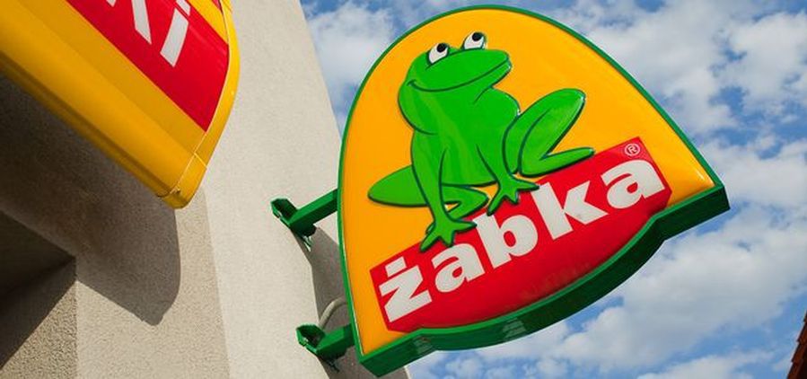 Afera po kartce sklepikarza w Ostrowie Wielkopolskim. Sieć Żabka wydała oświadczenie