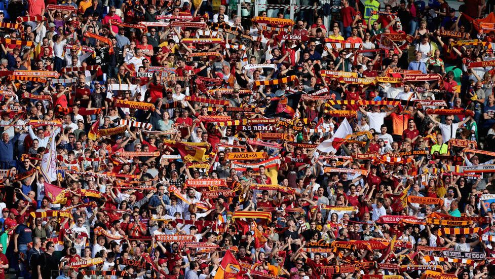 Zdjęcie okładkowe artykułu: Getty Images / Paolo Bruno / Na zdjęciu: kibice AS Roma