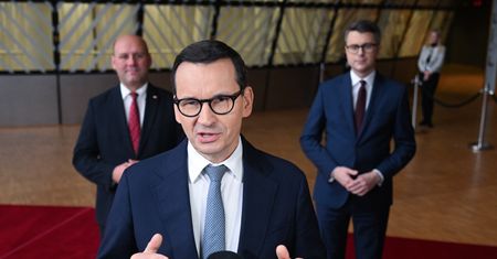 Nie odpowiedział na pytanie. Morawiecki odwrócił się od dziennikarzy
