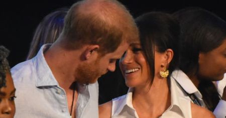 Ekspertka ocenia gesty księcia Harry'ego wobec Meghan Markle. Mówi, co zdradzają