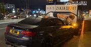 Warszawa: Kierujący sportowym BMW wbił się w tył miejskiego autobusu na Bemowie