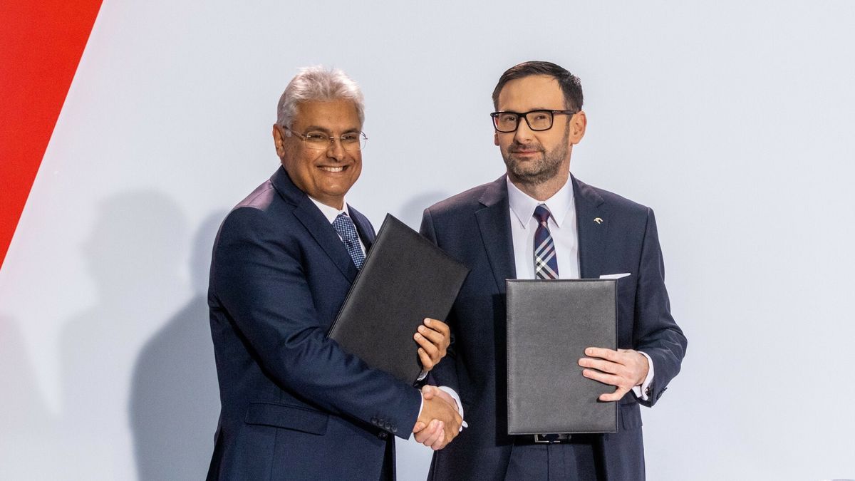 Mohammed Y. Al Qahtani, starszy wiceprezydent odpowiedzialny za biznes downstream w Saudi Aramco, i prezes PKN Orlen Daniel Obajtek 