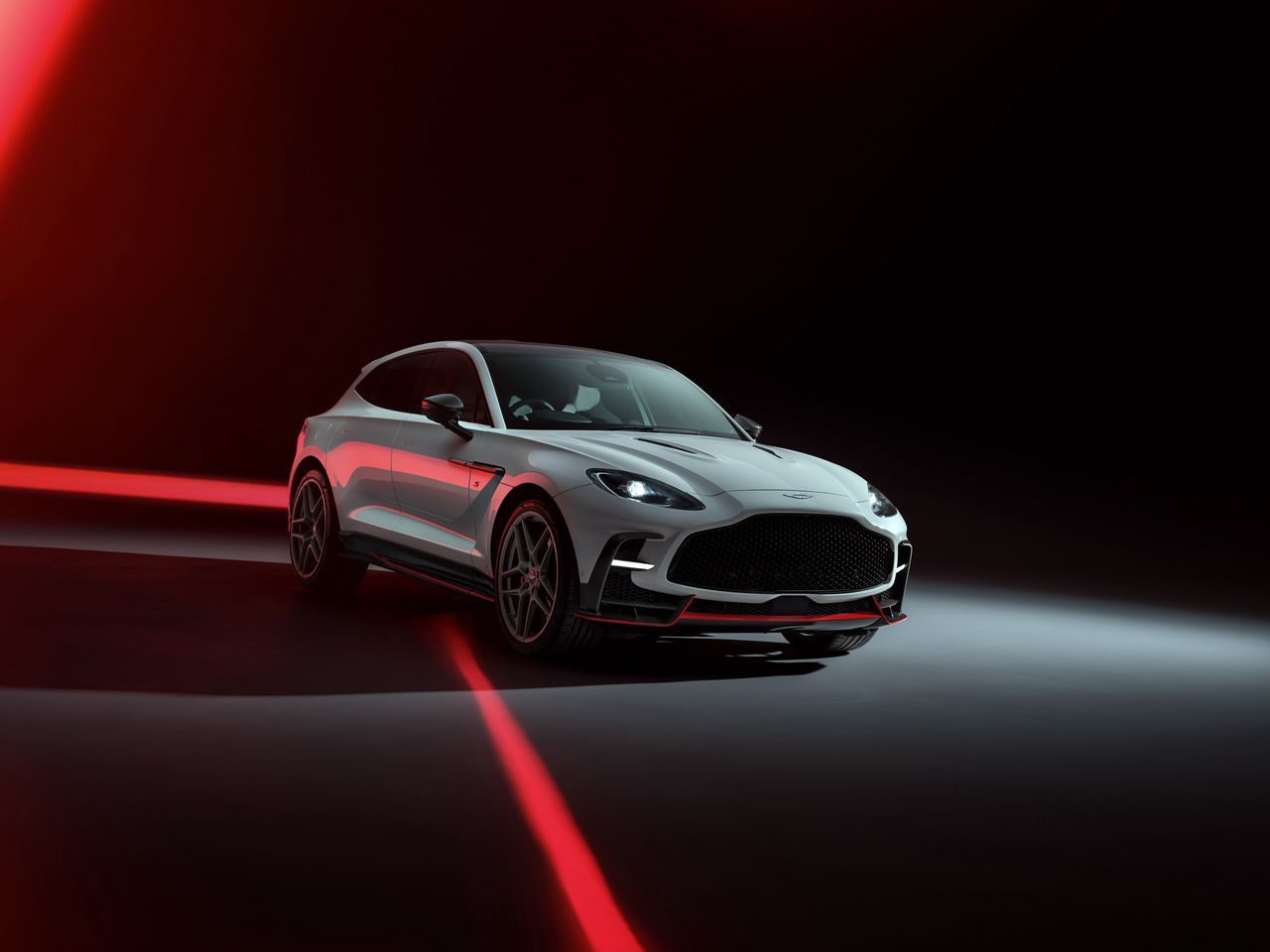 Mocy i pikanterii nigdy za wiele. Oto Aston Martin DBX S
