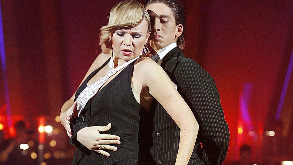Anna Guzik w tangu z Łukaszem Czarneckim podczas "Tańca z gwiazdami"