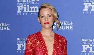 "Współczesna rodzina": Elizabeth Banks w prześwitującej kreacji