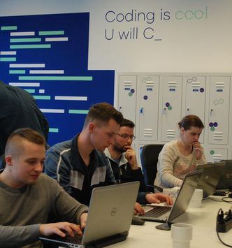 Rzucili wszystko, by zostać programistami. Firma im jeszcze za to zapłaci