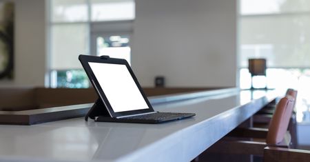 Małe, tanie i lekkie tablety 2w1