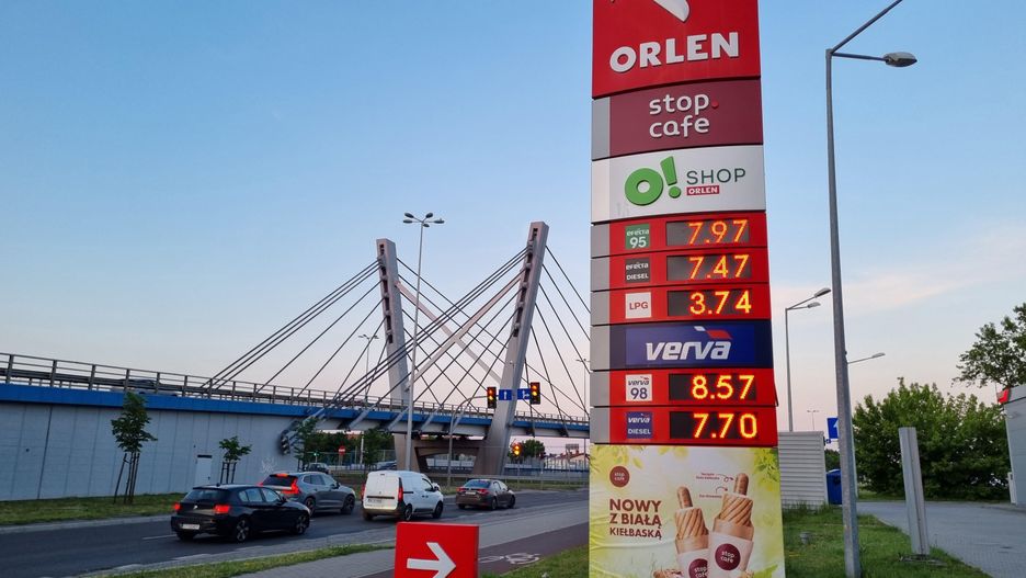 Ceny paliw rosną w zastraszającym tempie. 8 zł za litr benzyny to już normalność 