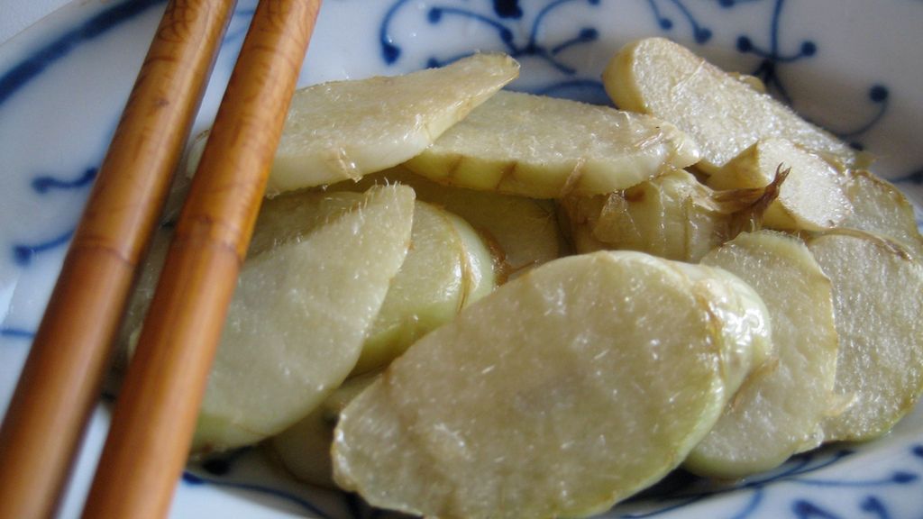 Gotowane pędy bambusa z dodatkiem soli, odsączone