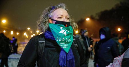 Strajk Kobiet protestuje z mediami. "Reagujemy natychmiast. Media mają nóż na gardle"
