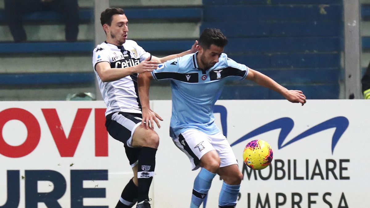 PAP/EPA / SERENA CAMPANINI / Na zdjęciu: Matteo Darmian (z lewej) i Jony (z prawej)