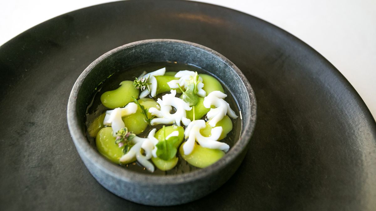 Gotowana młoda fasola limeńska z dodatkiem soli, odsączona