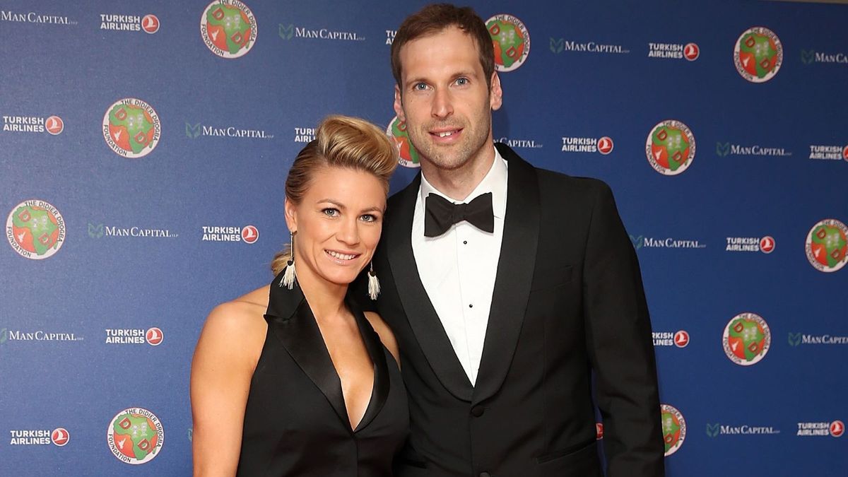 Getty Images / Danny Martindale/WireImage / Na zdjęciu: Petr Cech z żoną, Martiną - w 2015 roku