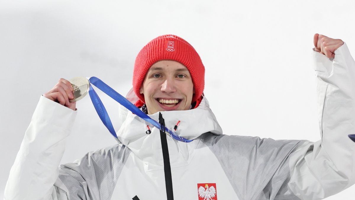 Kacper Tomasiak zdobył srebrny medal olimpijski w skokach narciarskich na skoczni normalnej w Predazzo