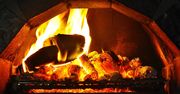 Zakaz palenia w kominku? Jest taki pomysł na walkę ze smogiem
