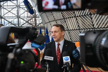 Sikorski o konflikcie Orbána z Zełenskim. "Zaoferowałem swoją mediację"