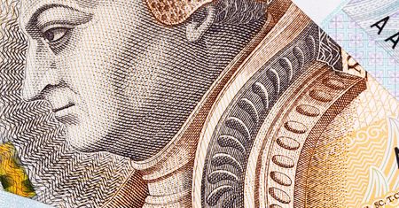 Dolar, euro i inne waluty wyraźnie tracą na wartości. Złoty się umacnia