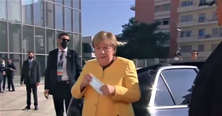 Merkel publicznie zaliczyła wpadkę. "Kompromitujące nagranie"
